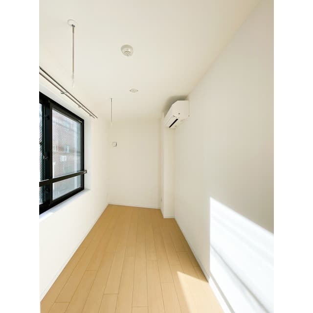 Room image 9