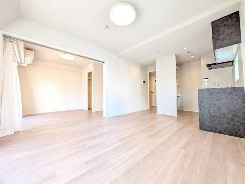 Room image 11