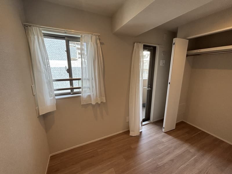 Room image 16