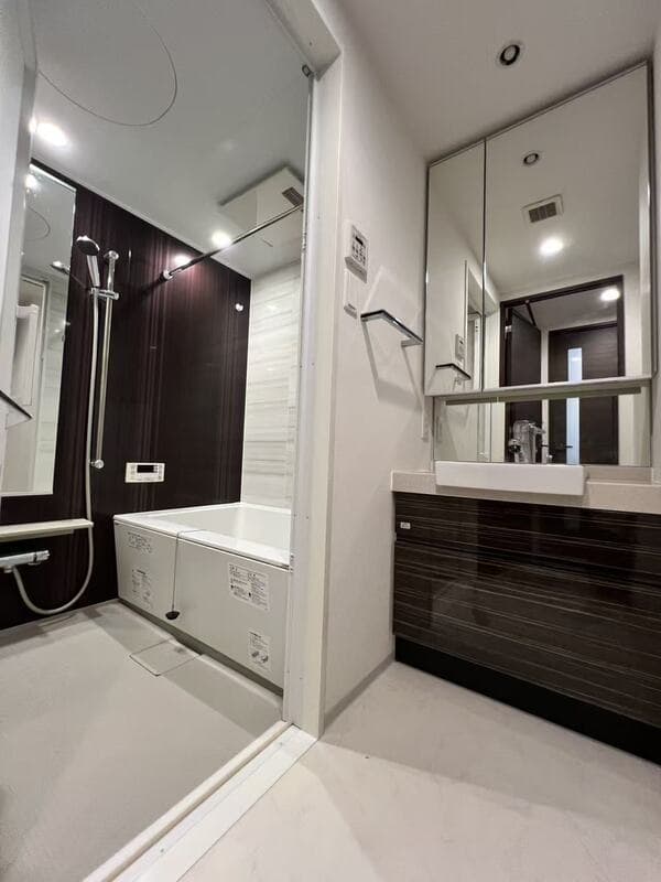 Room image 13