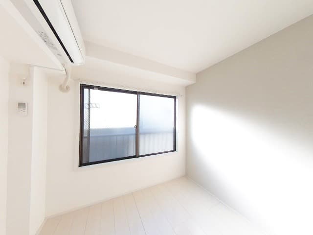 Room image 12