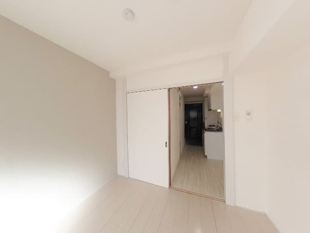 Room image 13