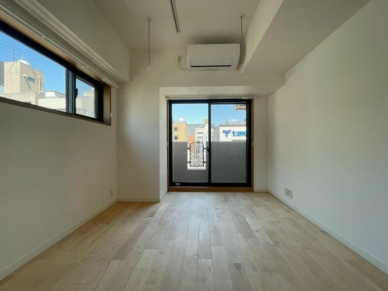 Room image 8