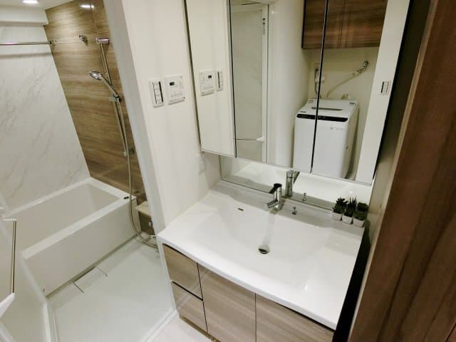 Room image 16