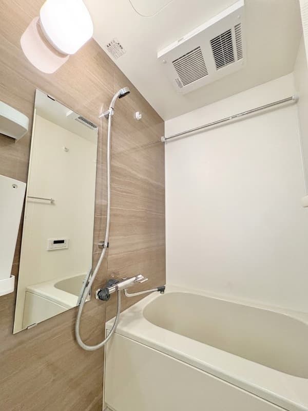 Room image 9