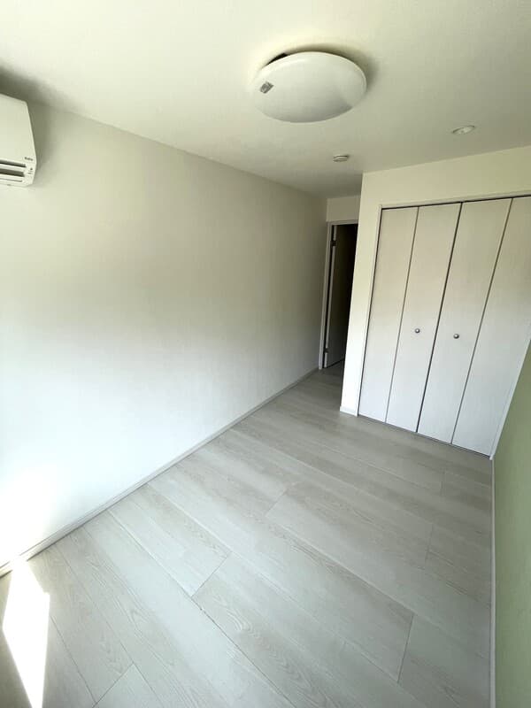 Room image 16