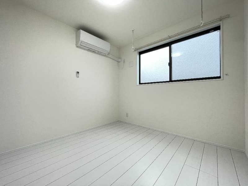 Room image 15