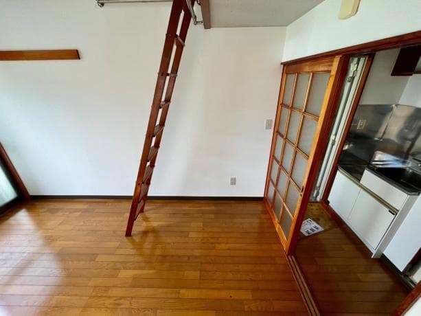 Room image 12
