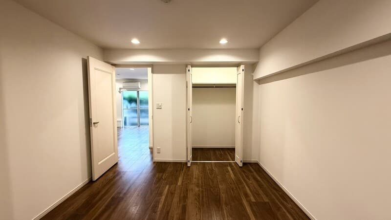 Room image 8