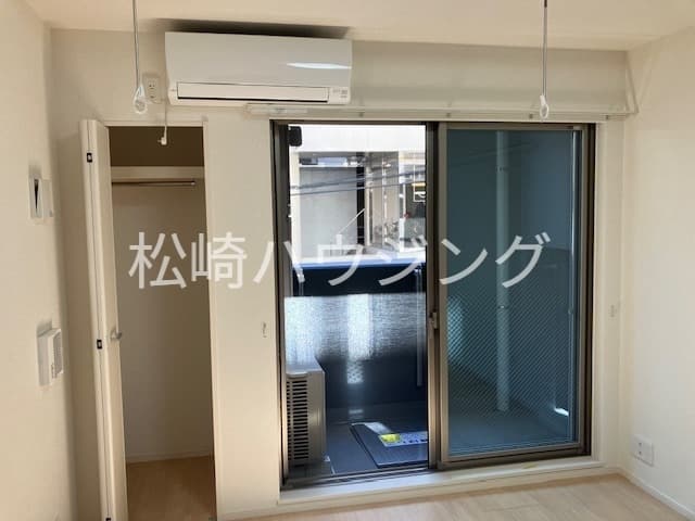 Room image 13
