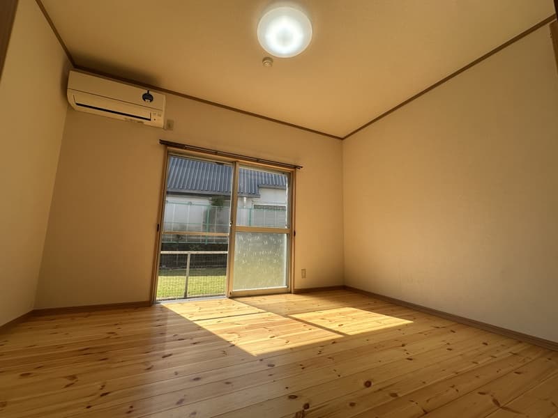 Room image 11