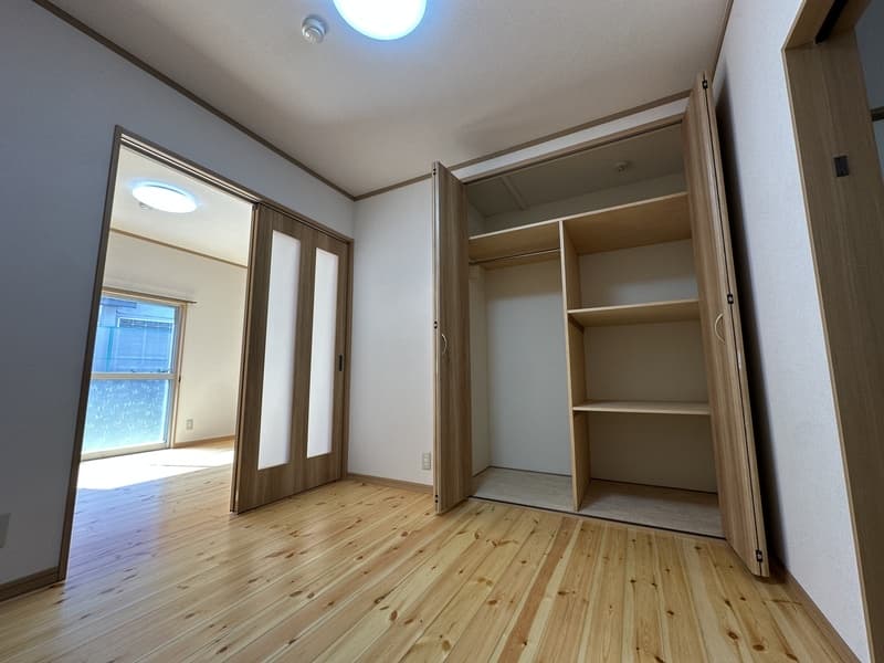 Room image 12