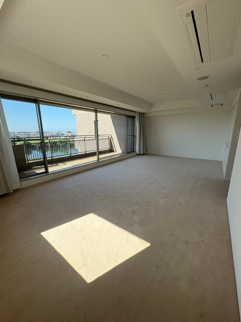 Room image 14