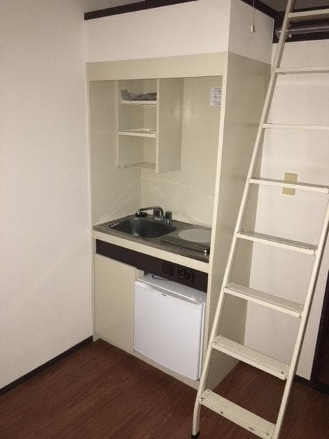 Room image 8