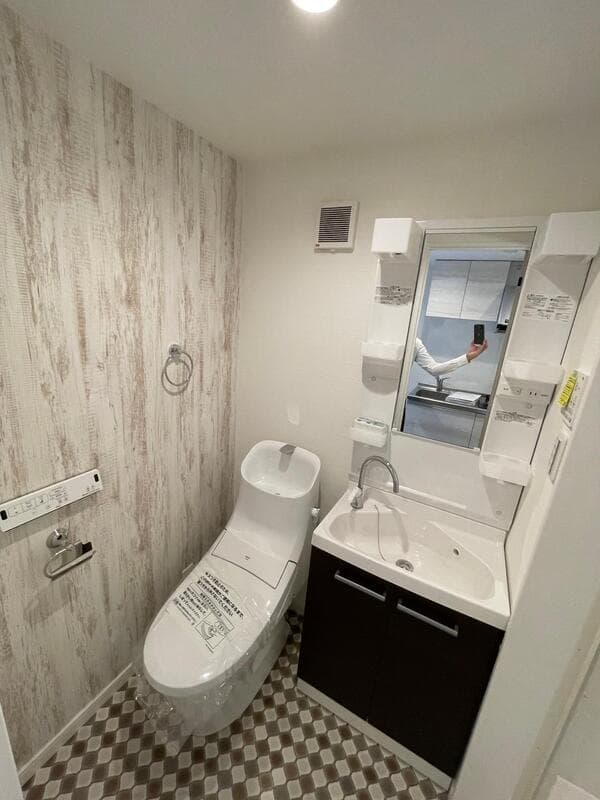 Room image 8