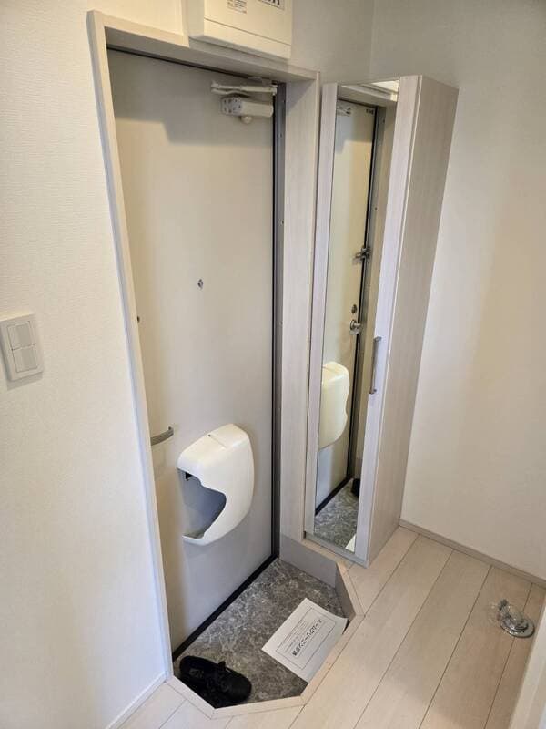 Room image 8