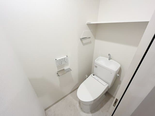 Room image 16