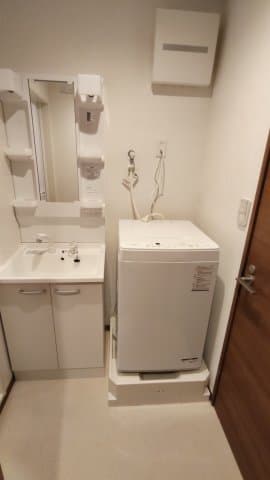 Room image 8