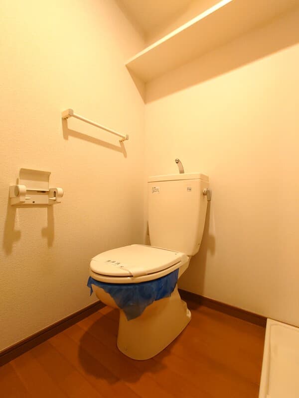 Room image 8