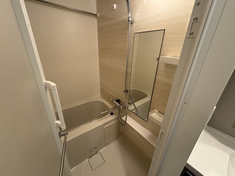 Room image 13