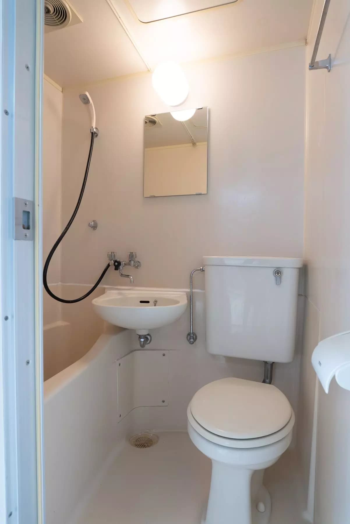 Room image 8