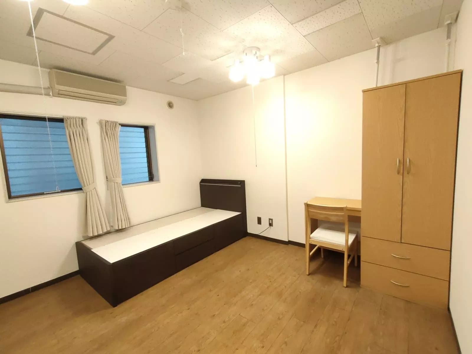 Room image 8