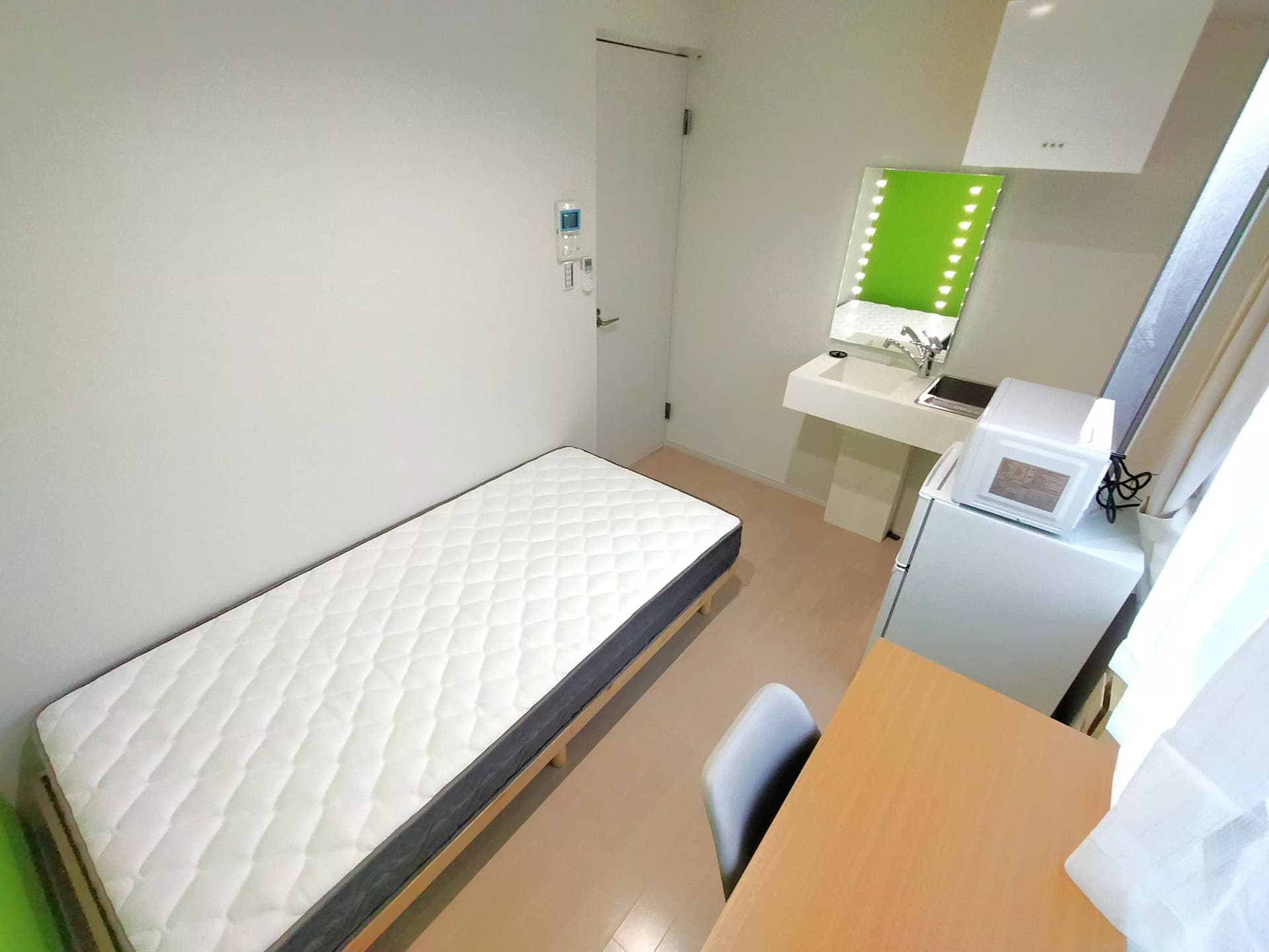 Room image 10