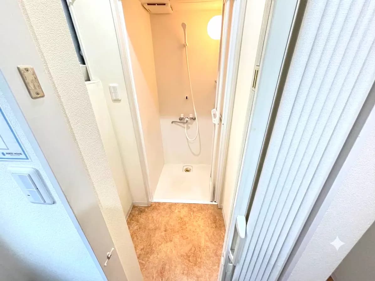 Room image 16