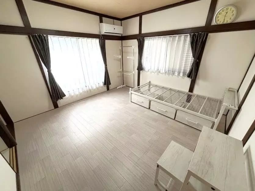 Room image 9