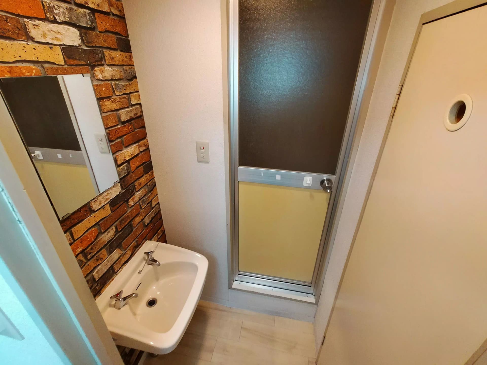 Room image 15