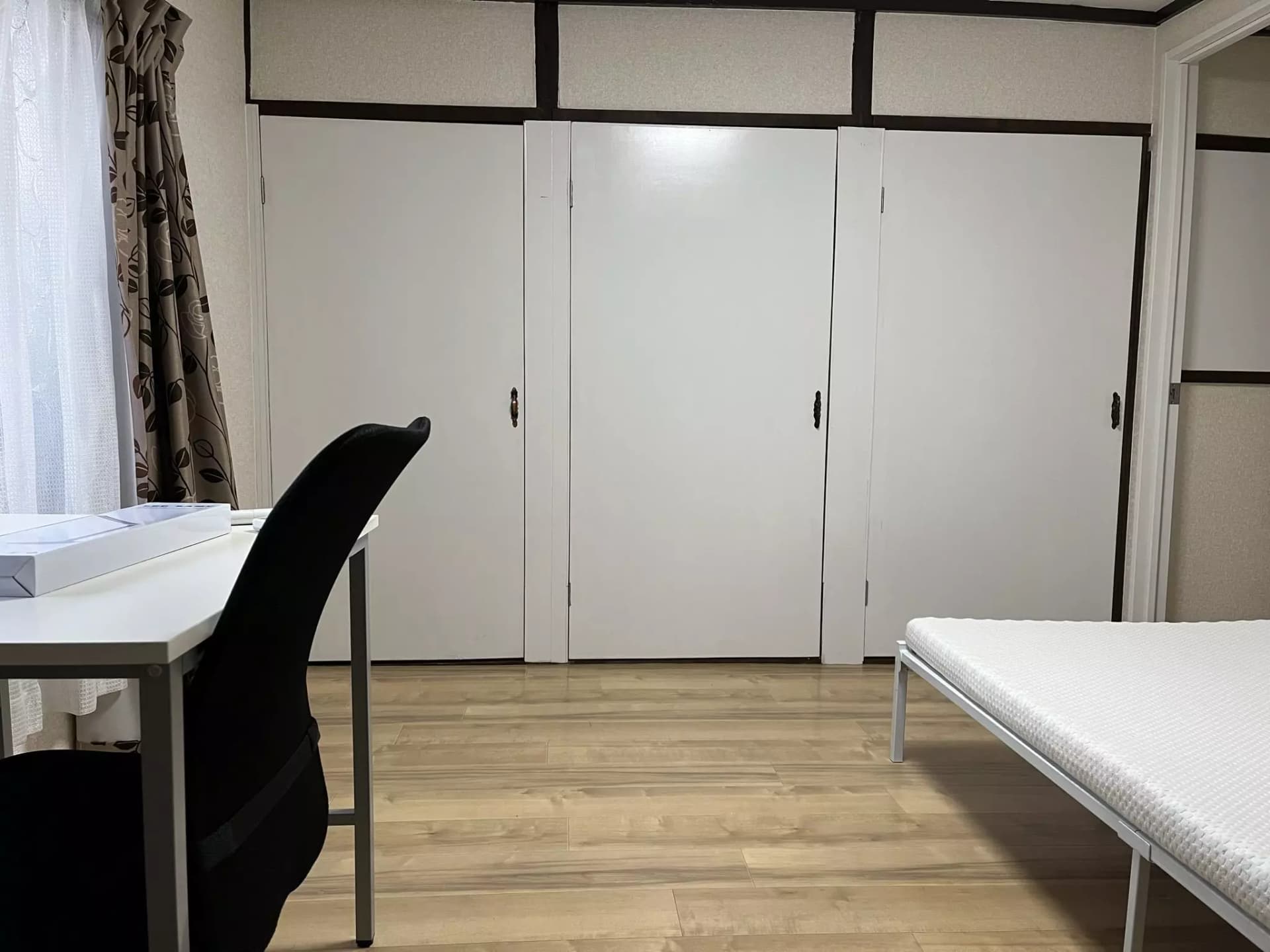Room image 12