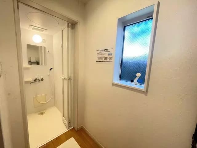 Room image 15