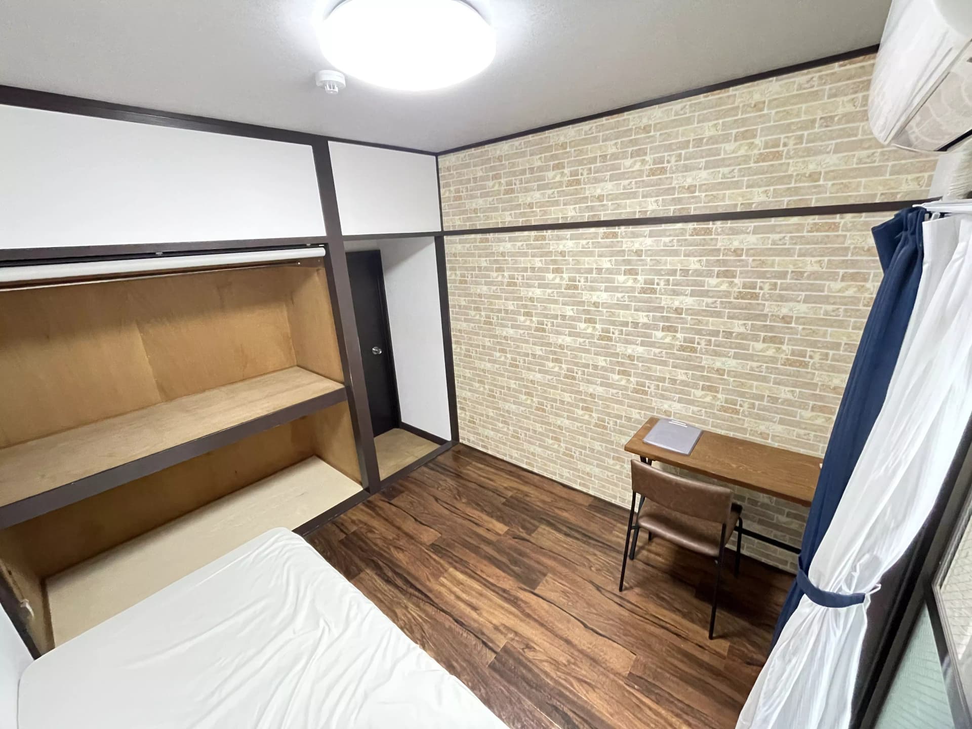 Room image 12