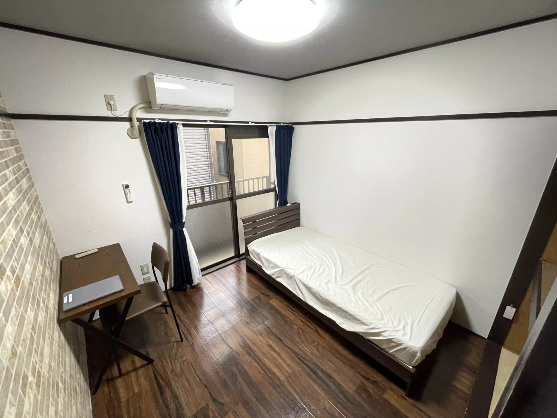 Room image 11