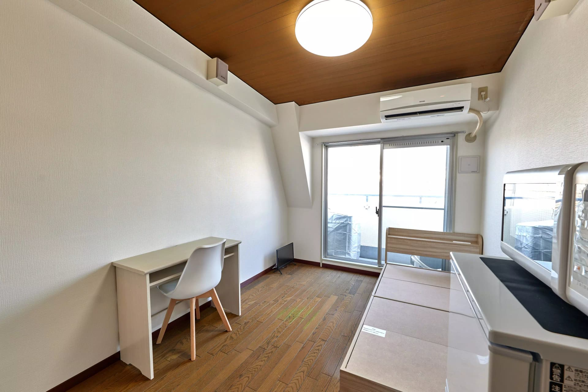 Room image 8