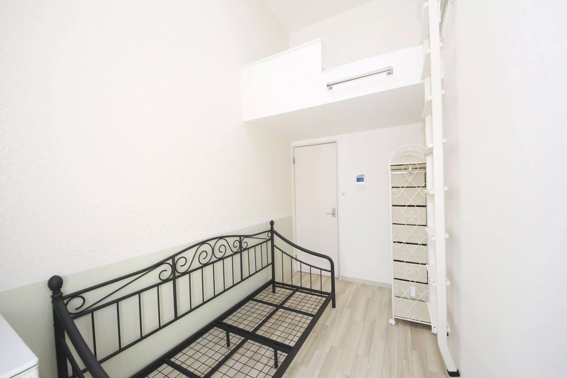 Room image 12