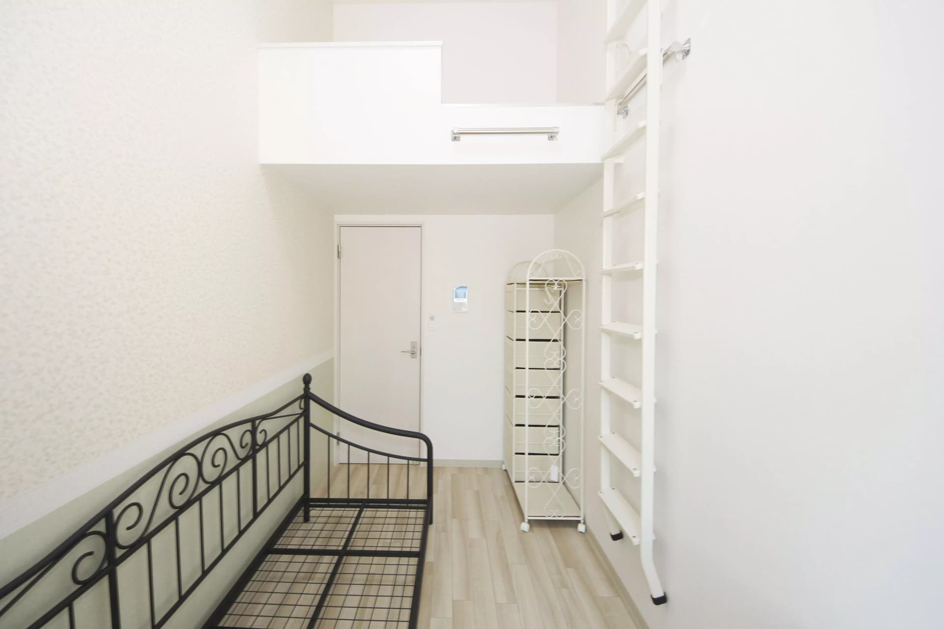 Room image 13