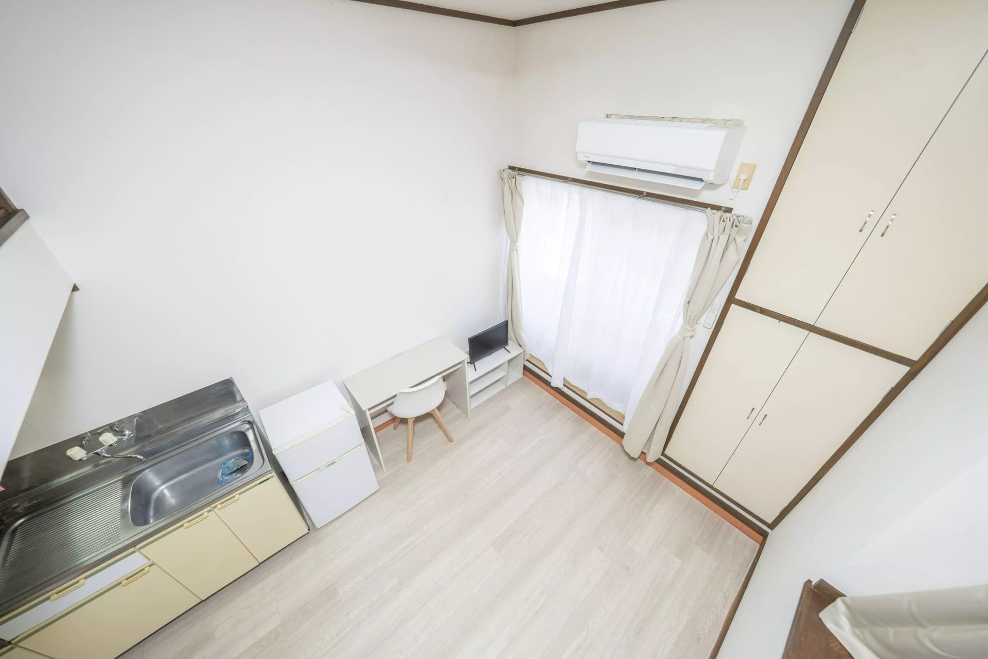 Room image 9