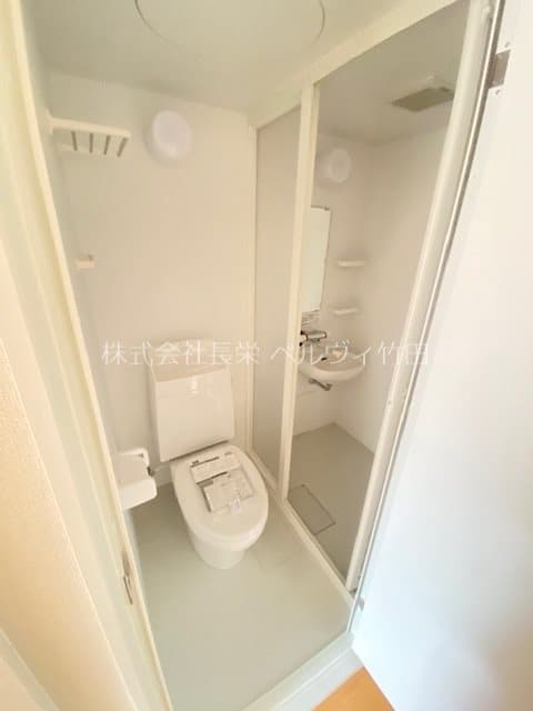 Room image 10