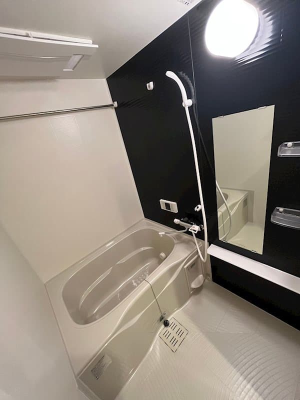 Room image 8