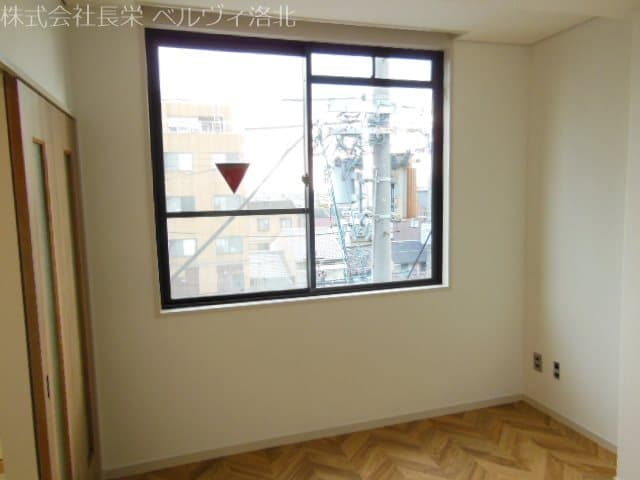 Room image 14