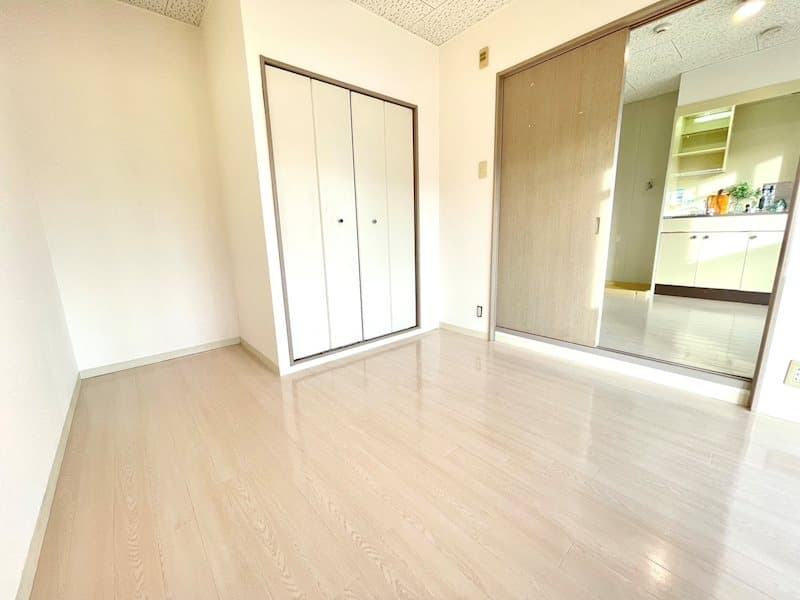 Room image 12