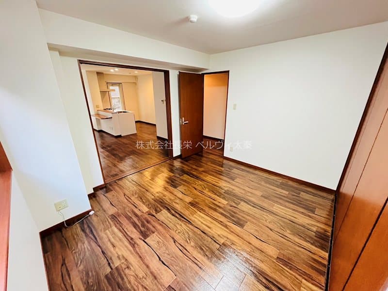 Room image 13