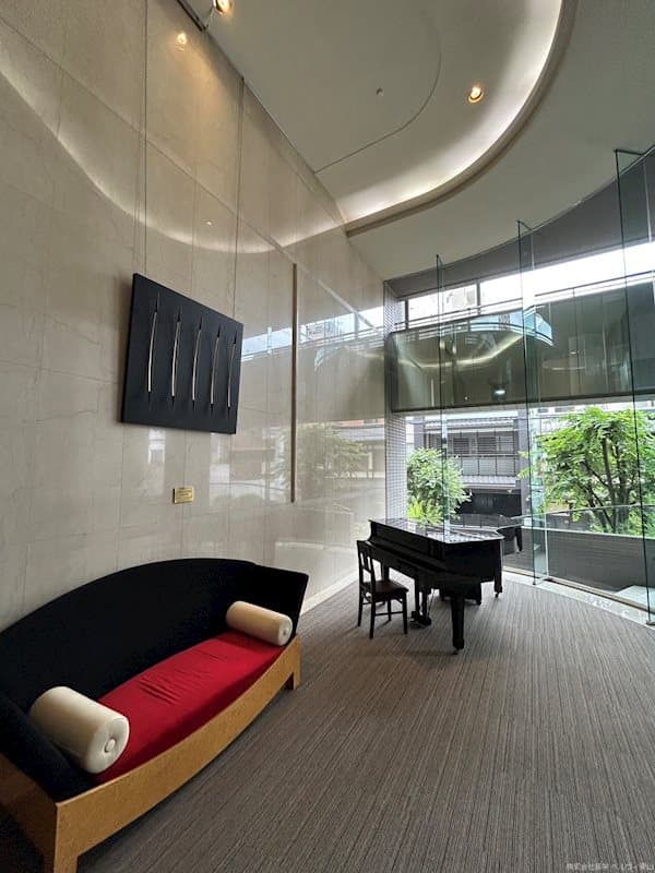 Room image 10