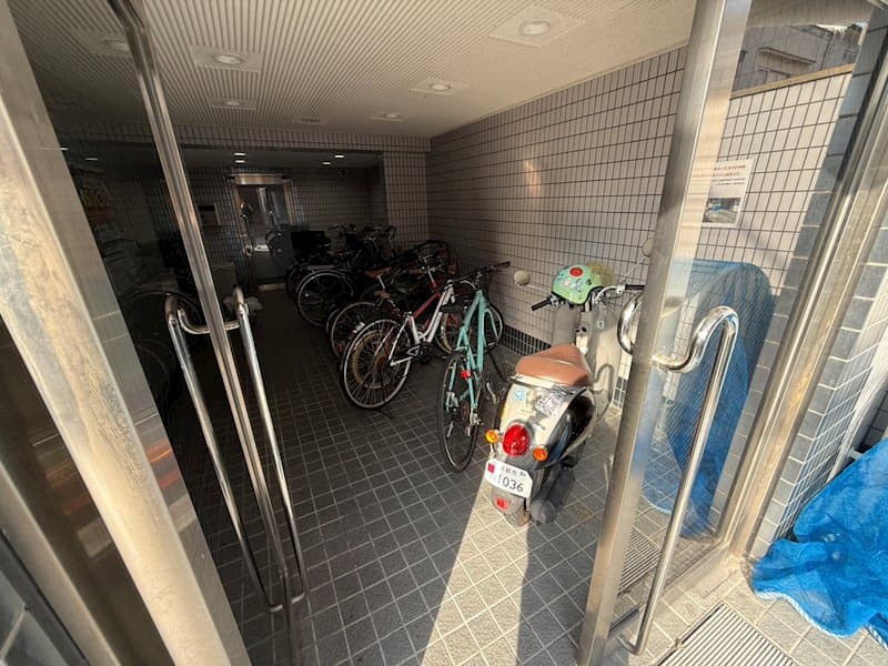 Room image 11