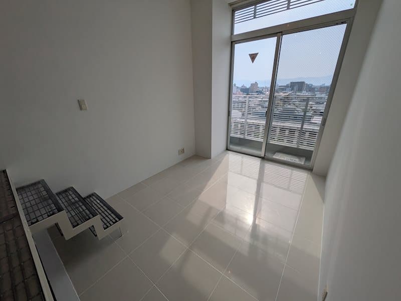 Room image 15