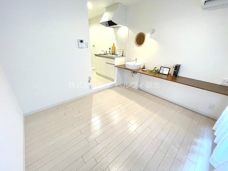 Room image 10