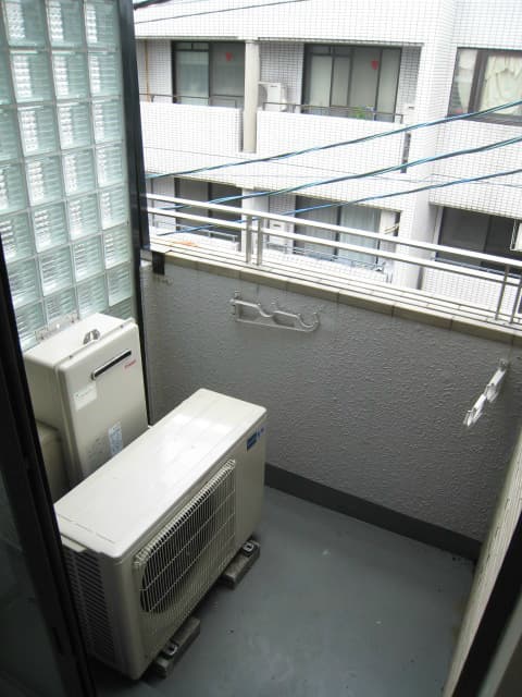 Room image 8