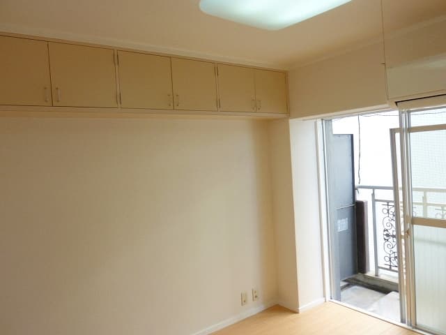 Room image 12