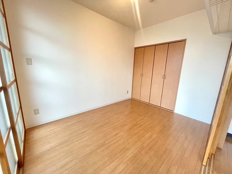 Room image 16